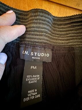 I.N. Studio Petite Medium (PM) Black Wide-Leg Cropped Pants | 100% Rayon